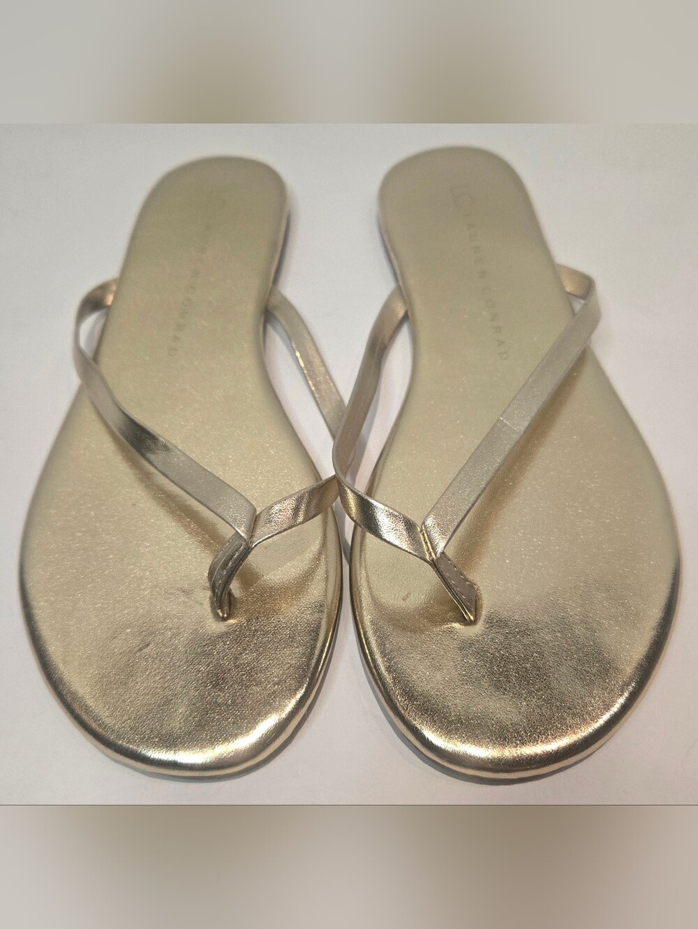 Lauren Conrad Metallic Gold Women's Flip Flop Sandals NEW - Picture 2 of 6
